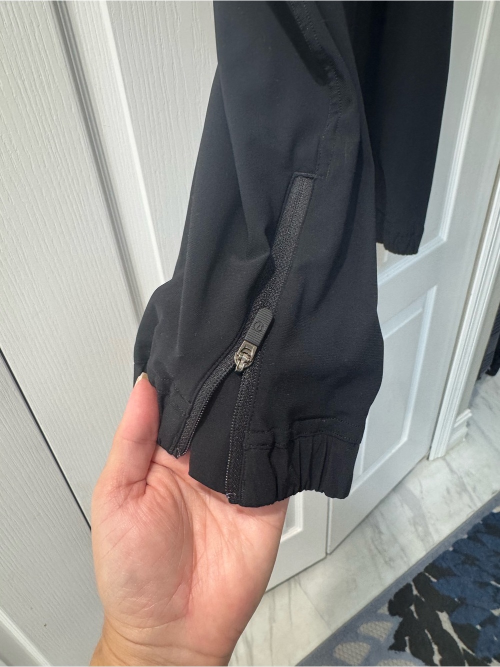 Lululemon size 4 - Picture 2 of 5